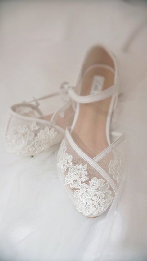 Khussa Designs, Steamboat Wedding, Bohemian Style Gown, Transparent Flowers, White Wedding Shoes, Wedding Shoes Flats, Wedding Flats, Wedding Shoes Heels, Flower White