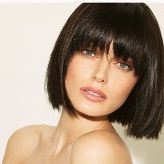 Short blunt bob with heavy front bangs. Very chic and modern. Chin length. Short hair. Hairstyle. Haircut. Brunette. Classic.: Bob Hairstyles With Bangs, 짧은 머리, Straight Human Hair, Short Wigs, Haircuts With Bangs, Short Bob Hairstyles, Great Hair, Bobs Haircuts, Hairstyles With Bangs