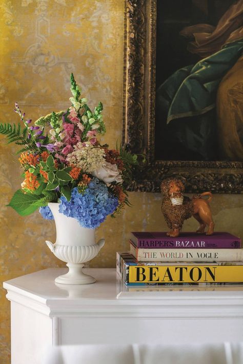 Marie Antoinette Living Room, The Duchess Of Devonshire, English Country House Style, British Decor, Floral Arranging, Flower Bedroom, American Houses, North Carolina Homes, Cottage Gardens