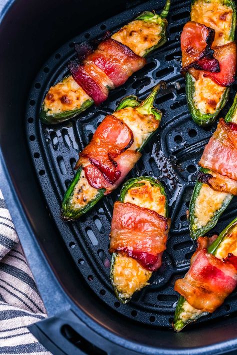 Spicy, cheesy, and perfectly crispy, these air fryer bacon wrapped jalapeno poppers are my go-to snack for a quick and delicious bite. You’ll love them! Air Fried Jalapeno, Wrapped Jalapeno Poppers, Jalapeno Poppers Recipe, Easy Bacon Recipes, Frying Recipes, Air Fryer Bacon, Bacon Wrapped Jalapeno Poppers, Jalapeno Popper Recipes, Bacon Wrapped Jalapenos