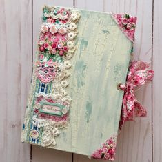 Junk Journal Cover, Journal Page Ideas, Homemade Journal, Boho Journal, Shabby Chic Journal, Diy Journals, Handmade Journals Diy, Fabric Book Covers, Art Journal Prompts