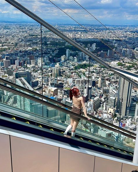 Shibuya Sky ☀️🏙️ Shibuya Photoshoot, Shibuya Sky Pose, Japan Summer Outfit, Shibuya Sky, Japan Photoshoot, Japan Travel Photography, Tokyo Photos, Female References, Japan Summer