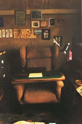 Roald Dahl's writing shed, writing chair and tablet | Flickr Rohl Dahl, Writing Shed, Writing Chair, Writing A Novel, Cosy Corners, Paperback Writer, Times Magazine, New York Times Magazine, Reading Rainbow