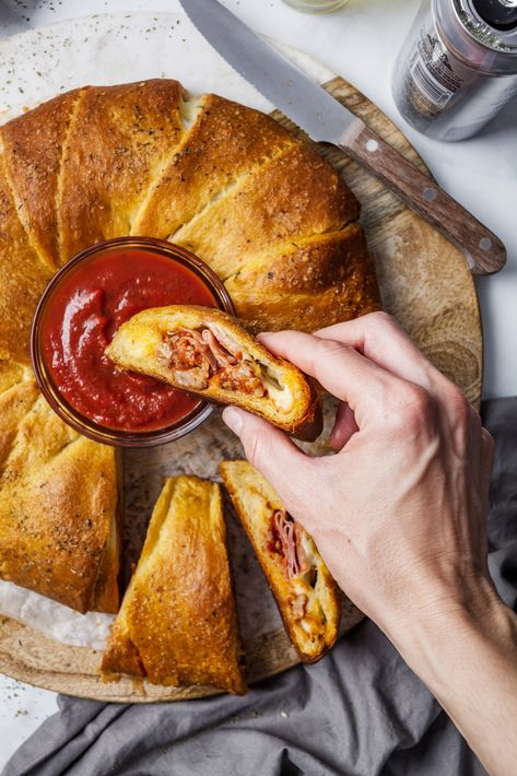 Pizza Crescent Ring | Olive & Mango Pizza Crescent Ring, Pizza Cresent Rings Recipes, Pizza Wreath Crescent Rolls, Calzones With Crescent Rolls, Crossant Recipes Pizza, Croissant Pizza, Crescent Roll Ring Recipes, Pizza Croissant, Crescent Ring Recipes