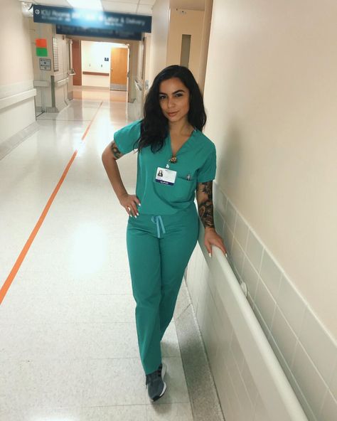 Crysmarie🥀 on Instagram: “T.G.I.F . No I did not comb my hair today but it’s ok because it’s Friday and this week has been rough 😩🤣 . . . #purposeoverpopularity” Medical Assistant Scrubs, Nurse Fashion Scrubs, Nurse Fashion, Nurse Outfit Scrubs, Scrub Style, Nurse Aesthetic, Doctor Outfit, Scrubs Outfit, Nursing Fashion