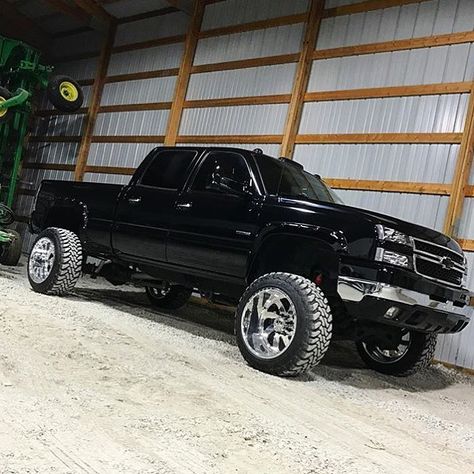 BEAUTIFUL DURAMAX 😻😻😻 Winter Truck, Chevy Duramax, Chevy Diesel Trucks, Trucks Lifted Diesel, Duramax Diesel, Custom Chevy Trucks, Lifted Chevy Trucks, Truck Yeah, Jacked Up Trucks