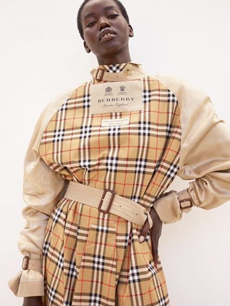 Karim Sadli, Burberry Print, 2020 Runway, Burberry Trench, Burberry Scarf, Burberry London, Black Women Fashion, Creative Photos, Studio Portraits