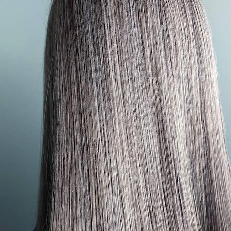 Champagne Grey Hair Color, Champagne Grey Hair, Grey Toner For Blonde Hair, Gray Hair Coloring Ideas Shades, Wella Grey Formulas, Grey Toned Hair, Silver Toner Formula, Grey Toner, Wella Silver Toner Formula