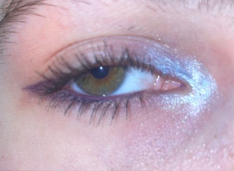 Sparkly Inner Corner Eye, Blue Purple Eyeliner, Blue Eyeshadow Inner Corner, Glitter Inner Corner Eye Makeup, Silver Inner Corner Makeup, Sparkly Makeup Products, Purple Inner Corner Makeup, Glitter Inner Corner Eye, Purple Eyeliner Brown Eyes