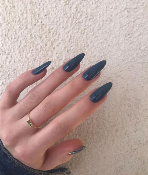 Simple Nails One Color, Goth Almond Nails, Smink Inspiration, Grunge Nails, Casual Nails, Pretty Gel Nails, Makijaż Smokey Eye, Soft Nails, Minimalist Nails