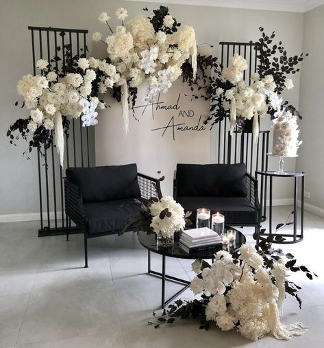 Black And White Ceremony Backdrop, Black And White Stage Decor, Black And White Flower Wall Wedding, Black And White Flower Backdrop, Black And Green Flower Backdrop, Photobooth Wedding, Dance Black, Black White Parties, Event Stylist