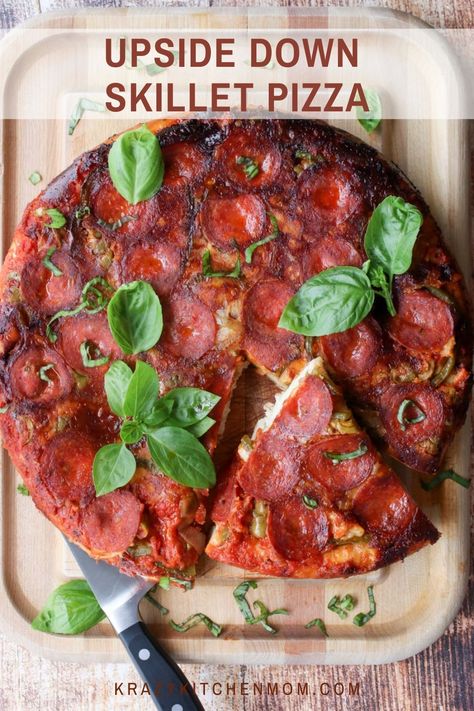 Upside Down Skillet Pizza This loaded pizza is for all those deep dish pizza lovers. Filled with pepperoni, onions, peppers, olive, sauce, and three kinds of cheese. Skillet Pizza Recipe, Cast Iron Skillet Recipes Dinner, Upside Down Pizza, Cast Iron Skillet Pizza, Olive Sauce, Skillet Pizza, Iron Skillet Recipes, Kinds Of Cheese, Deep Dish Pizza