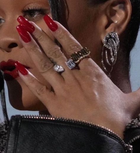 Rihanna Jewelry, Classy Almond Nails, Jewelry Nails, Long Red Nails, Nail Paint Shades, Blue Gel Nails, Pinterest Style, Diva Nails, Square Nail Designs