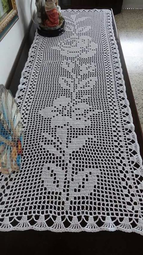 Taplak Meja Crochet, Crochet Doily Rug, Crochet Patterns Filet, Fillet Crochet Patterns, Diy Crafts Crochet, Crochet Tablecloth Pattern, Free Crochet Doily Patterns, Table Clothes, Crochet Table Runner Pattern