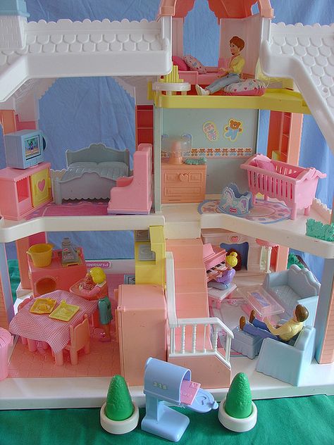 Playskool playhouse. I still have mine, although I never got all the accessories and extras. Just some of them! Playskool Dollhouse, Childhood Memories 90s, Kids Memories, Mid 90s, 90s Toys, Nostalgic Toys, 90s Baby, 90s Childhood, Childhood Toys