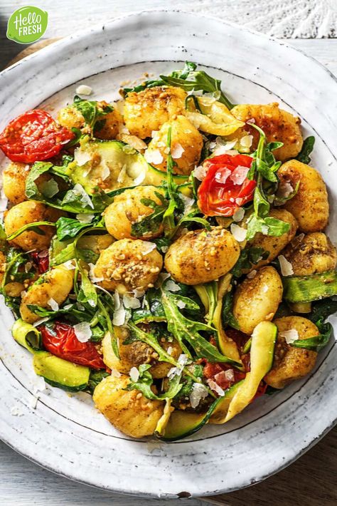 Hello Fresh Dinners, Vegetarische Diners, Pesto Gnocchi, Lucky Food, Vegas Food, Hello Fresh Recipes, Student Recipes, Gnocchi Recipes, Pesto Recipe