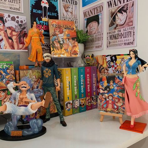 One Piece Manga Book Collection, One Piece Manga Shelf, Manga And Figure Shelf, Japanese Room Anime, One Piece Manga Collection, One Piece Figures Collection, Law And Robin, One Piece Room, Manga Library