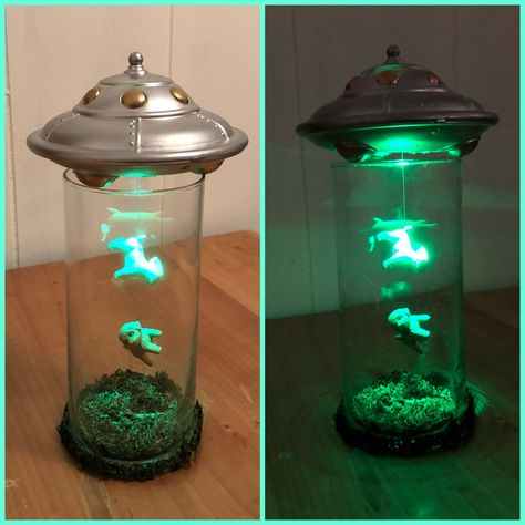 Cantina Decor, Corner Table Designs, Alien Spacecraft, Diy Space, Chanel Art, Space Party, Jar Diy, Night Lamp, Diy Lamp