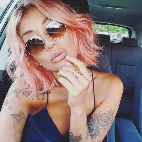 Rose Gold Hair Color Inspiration | POPSUGAR Beauty Rose Gold Balayage, Rose Gold Ombre, Ombre Rose, Gold Hair Colors, Pastel Ombre, Hair Color Rose Gold, Blonde Roots, Bohemian Hairstyles, Hair Color Pink