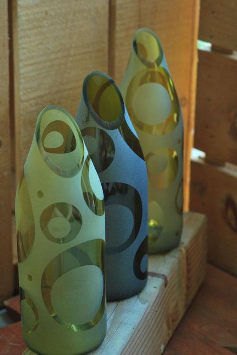 Christmas Decor Ideas Vases, Glass Bottle Ideas, Reuse Wine Bottles, Wine Bottle Project, Dremel Crafts, Bottle Ideas, Wine Bottle Corks, Wine Craft, Wine Bottle Art