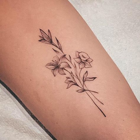 Dafadills Tattoo Design, Daffodil Spine Tattoo, Daffodils Tattoo, Daffodil Flower Tattoos, Robin Tattoo, Pencil Tattoo, Daffodil Tattoo, Ankle Tattoos For Women, Sibling Tattoos