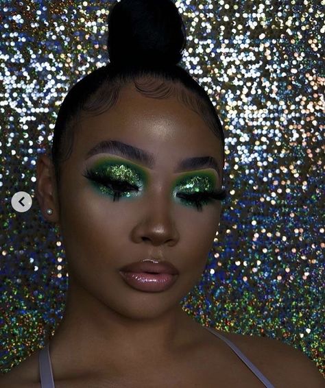 Crystal Eye Makeup, Licensed Cosmetologist, Birthday Makeup Looks, Face Beat Makeup, Extreme Makeup, Glitter Makeup Looks, Makeup For Black Skin, Birthday Makeup, Brown Skin Makeup