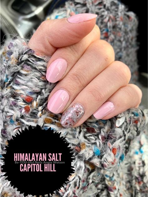 Acrylic Nails Natural, Accent Nail Art, Accent Nail Designs, Nail Color Combos, Clear Acrylic Nails, Glitter Accent Nails, Latest Nail Trends, Accent Nail, White Acrylic Nails