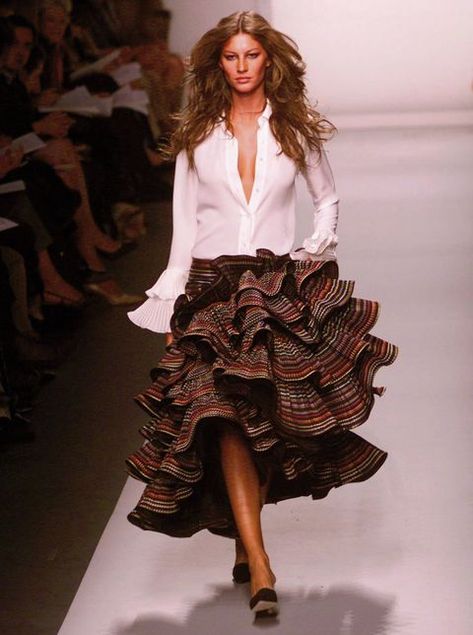 Gisele Bundchen Runway, Alena Shishkova, Formal Chic, Gisele B, Runway Outfits, Model Lifestyle, Gisele Bündchen, Gisele Bundchen, Model Inspo