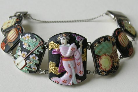 Art Figures, Japanese Jewelry, Asian Jewelry, Button Art, Button Jewelry, Jewelry Designer, Antique Jewellery, Ceramic Art, Alex And Ani Charm Bracelet