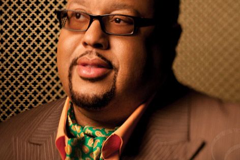 Gospel Singer Fred Hammond Almost Aborted Before He Could Sing Fred Hammond, Soul Artists, Gospel Singer, Guitar Shop, Gospel Music, Learn Guitar, Guitar Player, Choir, Record Producer