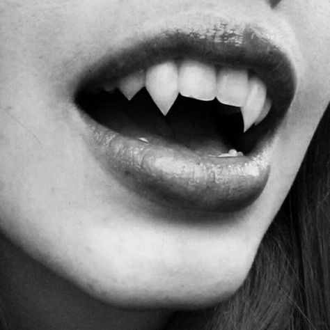 Pointy Teeth, Vampire Black And White, Teeth Black And White, Scary Black And White, Black And White Vampire Aesthetic, Friday The 13th Flash, Alice Cullen, Friday The 13th