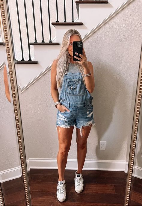 Preggo Summer Outfits, Maternity Tank Top Outfit, Maternity Summer Casual Outfit, Pregnant In Overalls, Cute Comfy Maternity Outfits Summer, Overall Maternity Outfit, Pregnant Romper Outfit, Edgy Summer Maternity Outfits, Maternity Bbq Outfit