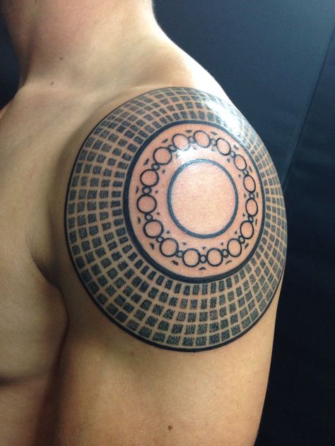 Circle Tattoo On Shoulder, Circle Tattoo Shoulder, Tato Lingkaran, Circle Tattoo Meaning, Badge Tattoo, Full Circle Tattoo, Circle Tattoo Design, Tato Geometris, Circular Tattoo