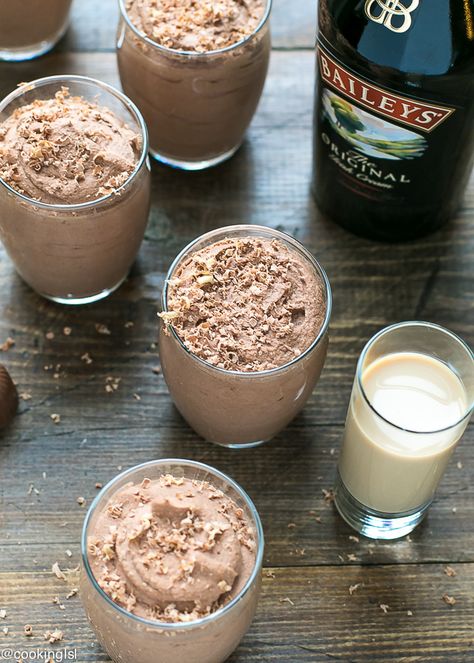 Desserts With Baileys, Baileys Desserts, Baileys Pudding, Baileys Chocolate Mousse Recipe, Baileys Chocolate Mousse, Baileys Mousse, Chocolate Mouse Recipe, Bailey Mousse, Baileys Dessert