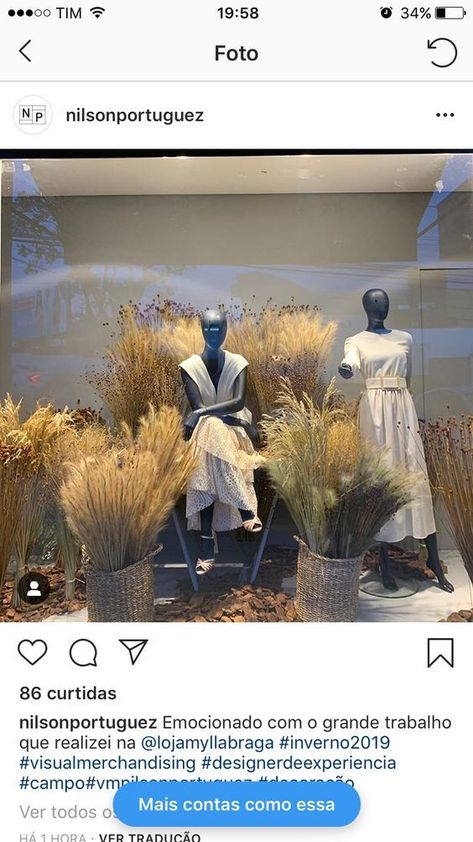 Pampas Window Display, Autumn Visual Merchandising, Desert Display, Autumn Window Display, Fashion Installation, Pumpkin Patch Photoshoot, Fall Windows, Stand Feria, Window Display Retail