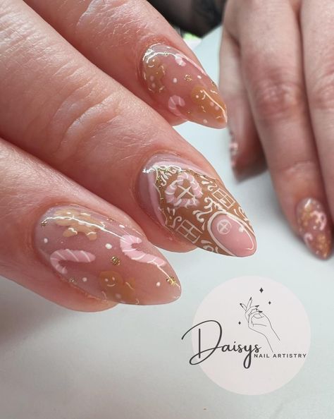 Client: "I think I want gingerbread, I don't know do whatever" so this is what I did! Super cute, pink Christmas inspired gingerbread houses! ✨ Online booking available ✨ Accepting new clients ✨ Afterpay and Zip in salon Products from @designer_nails_distribution use discount code “daisy5” #nailinspo #christchurchnails #nznails #nailart #nailartist #acrylicnails #acrylgel #dngroupie #gelpolish #newnails #nailtech #naildesigns #nznailinspo #chchnails #nailsalon #springnails #fyp #pinknail... Pink Christmas Nails Gingerbread, Gingerbread Nails Pink, Pink Gingerbread Nails, Gingerbread House Nails, Quilted Nails, Gingerbread Nails, Cute Pink Christmas, Booking Available, Swirl Nails