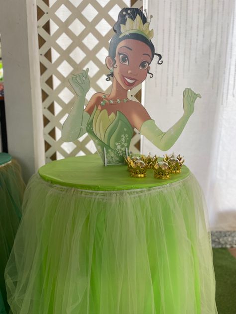 Princess And Frog Party Decorations, Tianas Birthday Party Ideas, Tiana Princess And The Frog Theme Party, Princess And The Frog Candy Table, Princess Tiana Dessert Table, Princess Tiana 1st Birthday Party Ideas, Tiana Party Ideas, Princess Tiana Centerpiece Ideas, Princess And The Frog Aesthetic Party