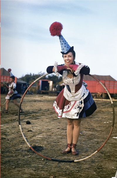 Hoop Circus Vintage, Old Circus, Pierrot Clown, Circus Sideshow, Circus Acts, Circus Circus, Circus Performers, Night Circus, Circus Costume