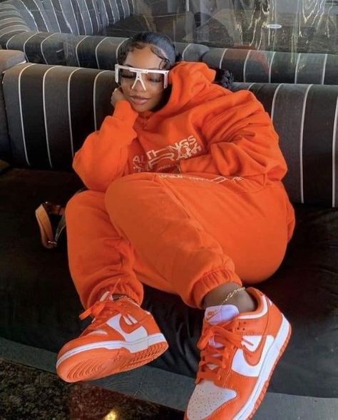 Cool Sweatpants, Sweatpants Outfit Ideas, Look Kylie Jenner, Dunks Outfit, Sweatpants Outfits, Cozy Sweatpants, Baggy Sweatpants, Skandinavian Fashion, Sweatpants Outfit