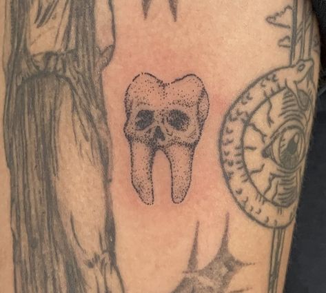 Stick Poke, Tooth Tattoo, Stick Poke Tattoo, Funky Tattoos, Torso Tattoos, Arte Grunge, Stick N Poke Tattoo, Doodle Tattoo, Hand Poked Tattoo