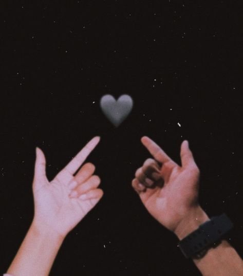 Long Distance Relationship Pic Ideas, Kind Heart Quotes, Hand Wallpaper, Anime Lips, Funny Yugioh Cards, Bff Hands Aesthetic, Couple Hands, Cute Images For Dp, Pics For Dp