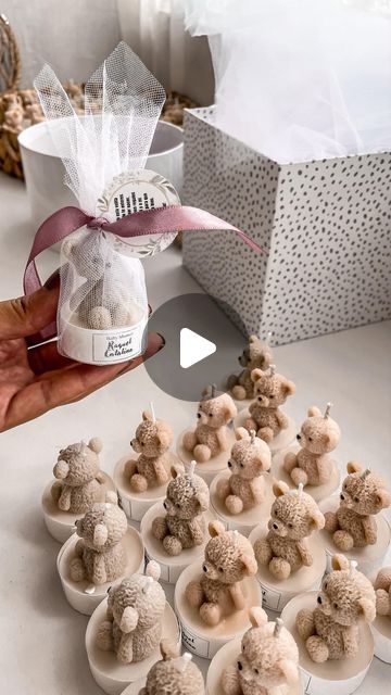 Bohé ® | Velas • Souvenirs • on Instagram: "Mini Teddies para Lía y Luna ✨ Adorables y tiernos ositos como souvenirs de bautizo. Pide los tuyos al link de la descripción #instadaily #velasdecorativas #souvenirs #recuerdosbautizo #recuerdosbabyshower #asmr #asmrsounds" Candle Souvenir, Ideas Souvenirs, Souvenir Ideas, Baby Shower Souvenirs, Mini Candles, Diy Baby Stuff, Origami, Baby Shower, Candles