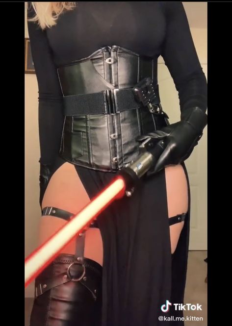 Star Wars Women Costume, Star Wars Halloween Costumes Women, Star Wars Cosplay Women, Nerdy Halloween Costumes, Sith Costume, Disfraz Star Wars, Star Wars Halloween Costumes, Cosplay Ideas Women, Hot Halloween Outfits