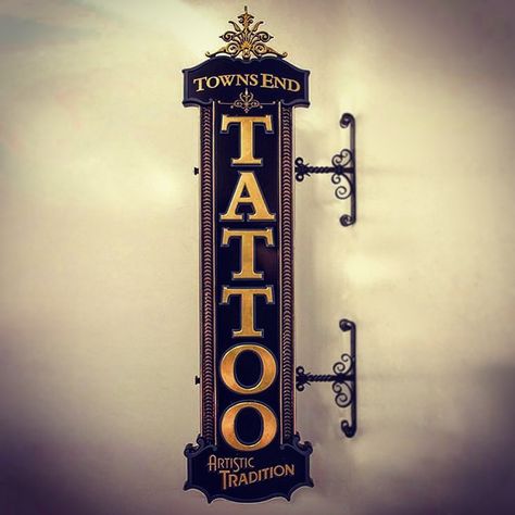 Tattoo Studio Decoration, Deco Tattoo, Tattoo Shop Interior, Tattoo Sign, Banner Tattoo, Tattoo Shop Decor, Blade Sign, Tattoo Posters, Sign Board Design