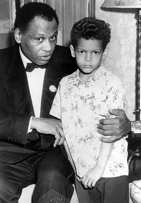 Paul Leroy Robeson, actor, athlete, scholar, singer and lawyer, passes on words of wisdom to Julian Bond, future civil rights activist and son of Lincoln University Horace Mann Bond. (John W. Mosley. 1949) Julian Bond, Paul Robeson, African American Culture, Vintage Black Glamour, We Are The World, African Diaspora, African History, African American History, Black American