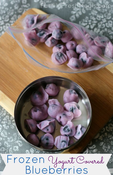 Frozen Yogurt Covered Blueberries -Summer snack! via  Family Fresh Meals Yogurt Covered Blueberries, Study Snacks, Jul Mad, Power Snacks, Filling Snacks, Family Fresh Meals, Snacks Saludables, Summer Snacks, God Mat