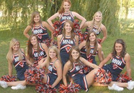 Cheerleading Team Pictures, Dance Team Pictures, Dance Team Photos, Cheerleading Picture Poses, Cheerleading Pics, Cheerleading Poses, Cheer Team Pictures, Cheer Photography, Cheerleading Coaching