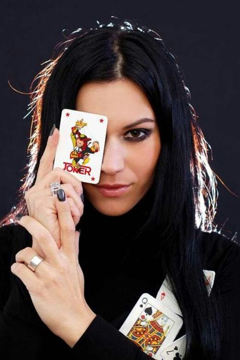 Cristina Scabbia, Foto Poses, Metal Girl, Creative Portraits, Creative Photography, Photo Poses, Heavy Metal, Poker, Photography Poses