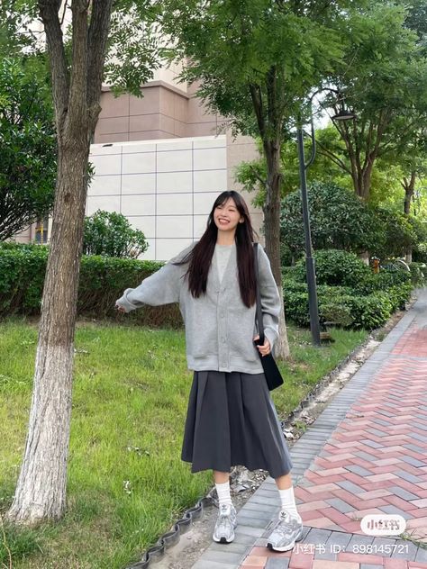 Christian Outfits Modesty, Christian Outfits, Blue Hair Highlights, Outfits Skirt, Korean Fits, Ootd Inspo, Skirt Fits, Photoshoot Outfits, Christian Clothing