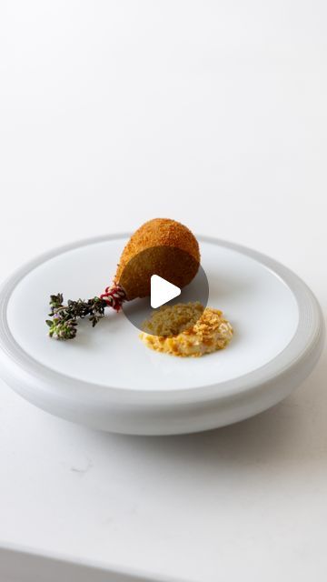 Jules Wiringa on Instagram: "Brazilian Coxinha’s my way! 🇧🇷 A delicious traditional chicken bite with a little fine dining twist 🔥 Written recipe in the comments ⬇️ Let me know in the comments what I should make next #julescooking #recipe" Fine Dine Appetizers, Chicken Fine Dining Plating, Brazilian Coxinha, Chicken Fine Dining, Pasta Fine Dining, Appetizer Plating, Appetizer Fine Dining, Fine Dining Starters, Fine Dining Appetizers